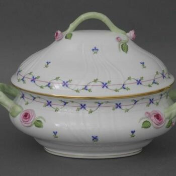 Soup tureen, branch knob - Petite Blue Garland