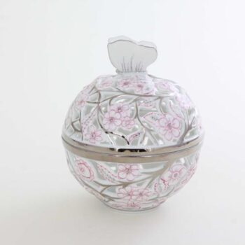 06214-0-17 CPTP Bonbonniere, open-work, Butterfly knob - Platinum Pink Hand cut and hand painted in Herend Porcelain Manufactory. Comes with gift packaging and certificate. 