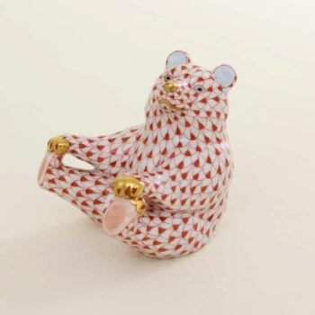 Herend-Beart-Figurine-Holding-Feet--05736000VH