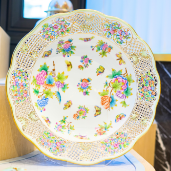 Herend-POrcelain-Wall-Plate-Queen-Victoria-Open-Work-08399-0-50-VBO